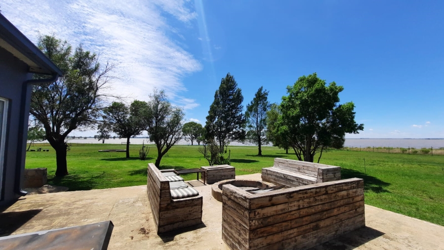 5 Bedroom Property for Sale in Oranjeville Free State